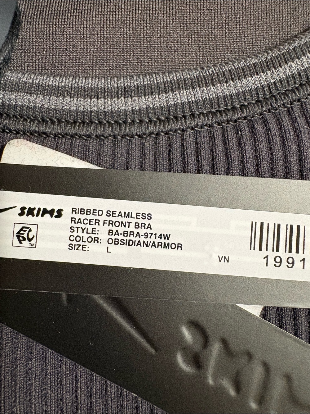 SKIMS Ribbed Seamless Racer Front Bra In Obsidian/Armor - Picture 3 of 3